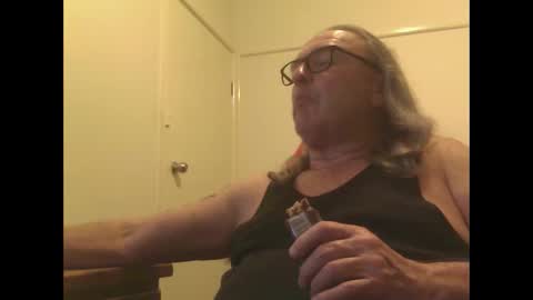 Snapshot of knobout chatting on June 10, 11:53 am knobout online show from June 10, 11:53 am