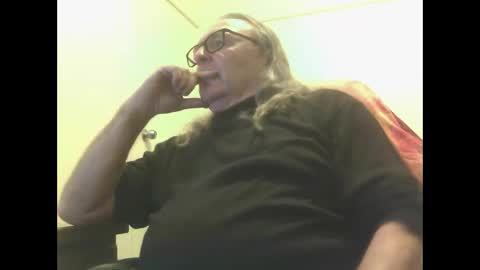 Snapshot of knobout chatting on June 11, 8:12 am knobout online show from June 11, 8:12 am