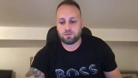 Snapshot of kobasic chatting on October 12, 4:00 am hugo online show from October 12, 4:00 am