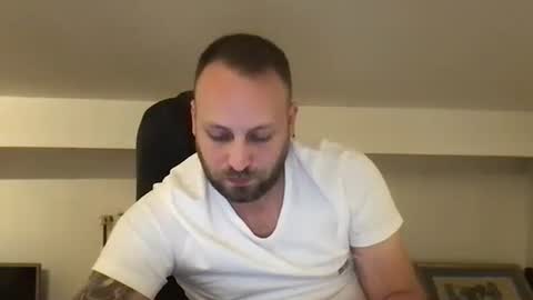 Snapshot of kobasic chatting on November 14, 12:42 am hugo online show from November 14, 12:42 am