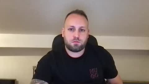 Snapshot of kobasic chatting on November 25, 1:27 am hugo online show from November 25, 1:27 am