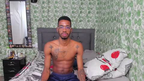 Snapshot of kofi_exotic_ chatting on December 4, 9:02 pm kofi online show from December 4, 9:02 pm