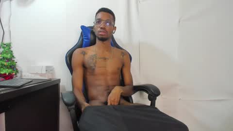 Snapshot of kofi_exotic_ chatting on December 11, 3:24 am kofi online show from December 11, 3:24 am