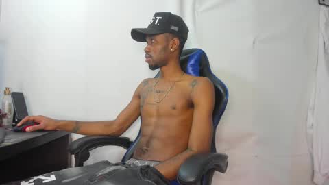 Snapshot of kofi_exotic_ chatting on February 24, 9:20 pm kofi online show from February 24, 9:20 pm