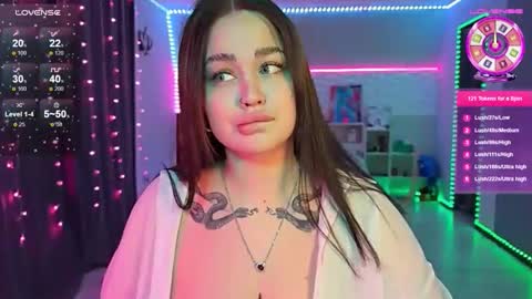 Mia online show from February 25, 10:58 am