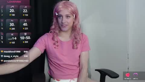 Snapshot of koneko_nya chatting on December 26, 11:57 pm Riley online show from December 26, 11:57 pm