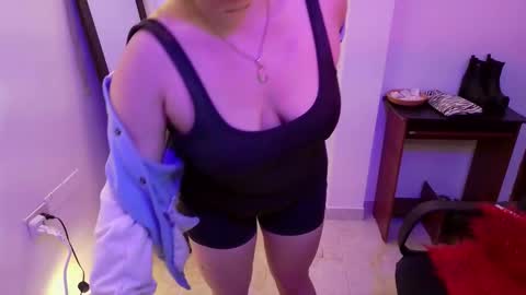 camila online show from February 25, 4:00 am