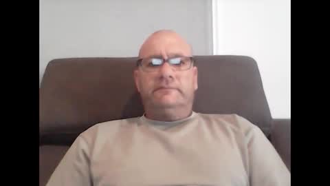 Snapshot of konsty17 chatting on December 17, 11:22 pm konsty17 online show from December 17, 11:22 pm