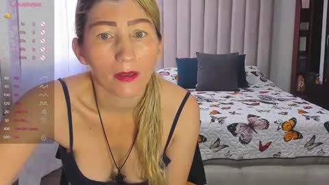 Snapshot of korinasex22 chatting on January 19, 12:17 pm korinasex22 online show from January 19, 12:17 pm