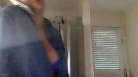 Snapshot of koyoteej chatting on March 1, 10:42 pm koyoteej online show from March 1, 10:42 pm