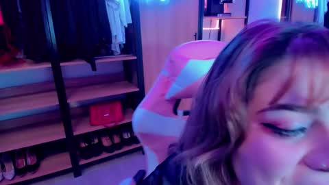 Khloe online show from October 26, 1:33 am