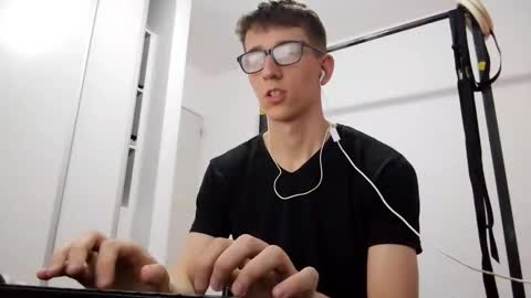 Facu online show from December 14, 3:39 pm