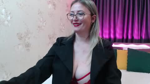 Snapshot of kriiskiss chatting on May 9, 1:49 pm Kriss online show from May 9, 1:49 pm