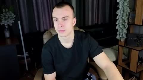 kris_braun online show from January 19, 6:17 am