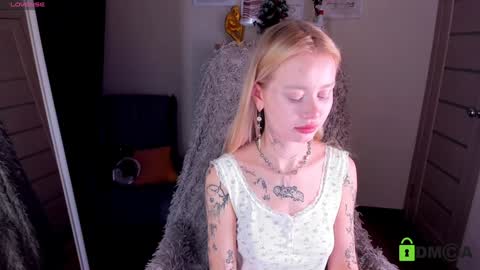 Snapshot of kris_grant chatting on January 8, 10:37 am kris_grant online show from January 8, 10:37 am