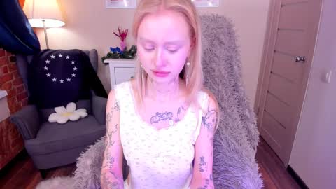 Snapshot of kris_grant chatting on January 15, 10:17 am kris_grant online show from January 15, 10:17 am