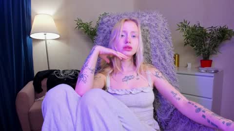 Snapshot of kris_grant chatting on January 25, 10:29 am kris_grant online show from January 25, 10:29 am