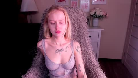 Snapshot of kris_grant chatting on February 8, 10:39 am kris_grant online show from February 8, 10:39 am