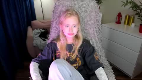 Snapshot of kris_grant chatting on February 22, 10:18 am kris_grant online show from February 22, 10:18 am