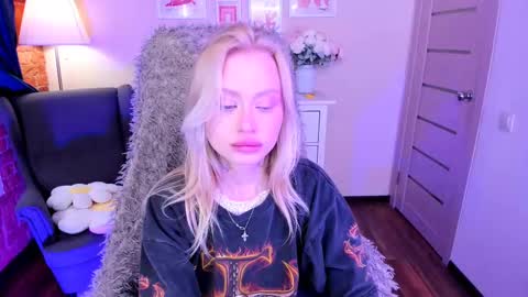 Snapshot of kris_grant chatting on March 1, 10:13 am kris_grant online show from March 1, 10:13 am