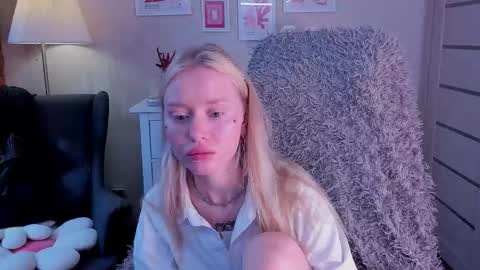 Snapshot of kris_grant chatting on September 26, 10:19 am kris_grant online show from September 26, 10:19 am