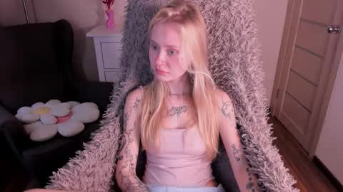 Snapshot of kris_grant chatting on October 10, 9:30 am kris_grant online show from October 10, 9:30 am