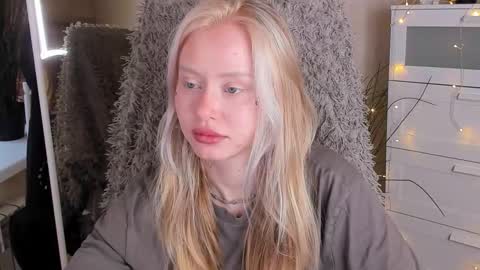 Snapshot of kris_grant chatting on October 14, 10:38 am kris_grant online show from October 14, 10:38 am