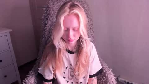 Snapshot of kris_grant chatting on October 25, 10:34 am kris_grant online show from October 25, 10:34 am