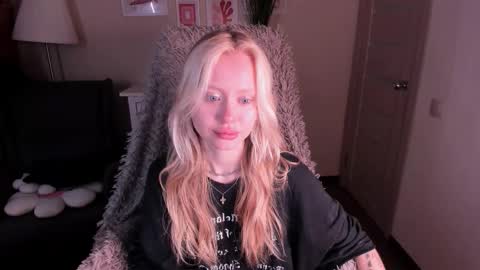 Snapshot of kris_grant chatting on October 28, 8:29 am kris_grant online show from October 28, 8:29 am