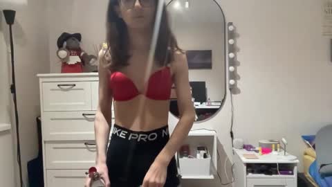 Snapshot of kris_srose chatting on December 3, 12:24 am Kris Rose online show from December 3, 12:24 am