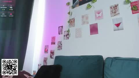 Snapshot of krisi_myrr chatting on May 13, 12:24 pm Kristina3 online show from May 13, 12:24 pm