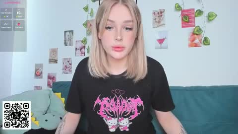 Snapshot of krisi_myrr chatting on May 17, 12:45 pm Kristina3 online show from May 17, 12:45 pm