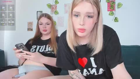 Snapshot of krisi_myrr chatting on May 29, 1:20 pm Kristina3 online show from May 29, 1:20 pm