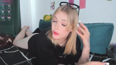 Snapshot of krisi_myrr chatting on June 8, 12:49 pm Kristina3 online show from June 8, 12:49 pm