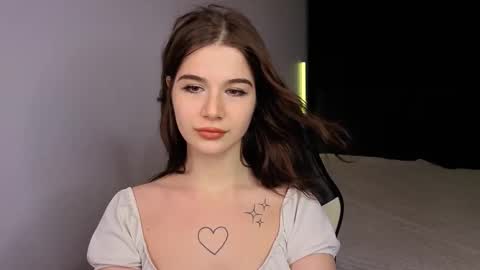 Snapshot of krispy_girl_star chatting on November 17, 9:37 am krispy_girl_star online show from November 17, 9:37 am