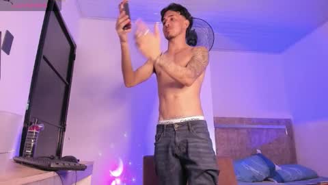 Snapshot of kriss_edwards chatting on September 13, 10:31 pm Kriss online show from September 13, 10:31 pm