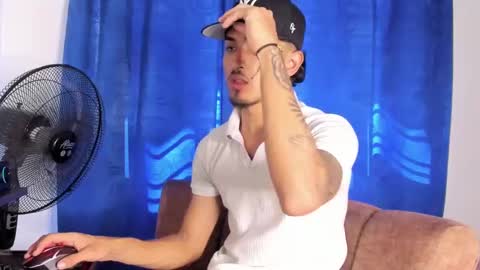 Snapshot of kriss_edwards chatting on September 28, 7:19 pm Kriss online show from September 28, 7:19 pm