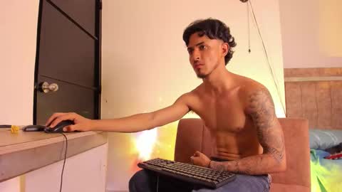 Snapshot of kriss_edwards chatting on October 5, 7:23 pm Kriss online show from October 5, 7:23 pm