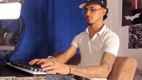 Snapshot of kriss_edwards chatting on October 14, 12:22 am Kriss online show from October 14, 12:22 am