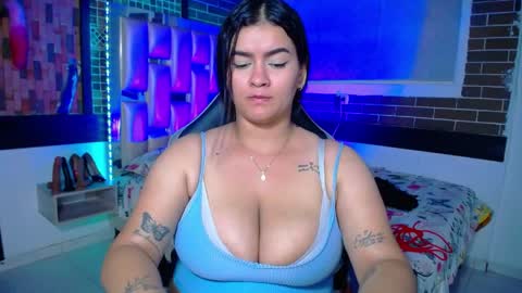 kriss_sweetboobs online show from April 18, 7:58 pm