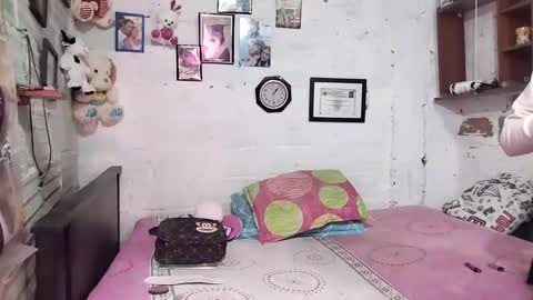 Snapshot of krisstal703358 chatting on September 18, 8:05 am krisstal703358 online show from September 18, 8:05 am