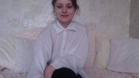 krissvoss online show from April 19, 3:33 pm