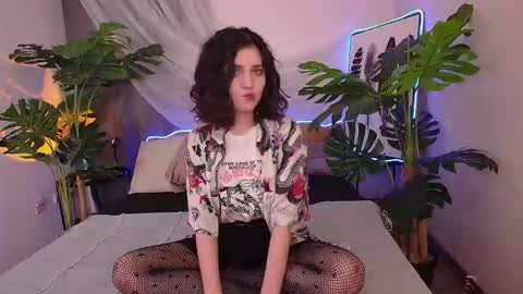 Snapshot of krissy_sins chatting on November 17, 2:12 pm Krissy online show from November 17, 2:12 pm