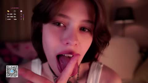 Snapshot of krissyhei chatting on October 4, 1:14 am Sarah online show from October 4, 1:14 am