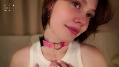 Snapshot of krissyhei chatting on October 15, 1:06 am Sarah online show from October 15, 1:06 am