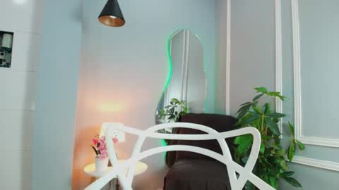 Snapshot of kristal_donne chatting on July 2, 12:44 pm KRISTYN online show from July 2, 12:44 pm