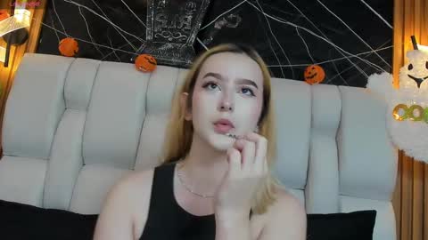 kristal online show from November 2, 2:30 pm