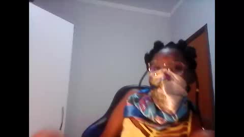 Snapshot of kristallvfs chatting on January 24, 2:49 am kristallvfs online show from January 24, 2:49 am