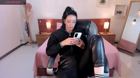 Snapshot of kristen_garner chatting on December 27, 2:25 am Sophia online show from December 27, 2:25 am