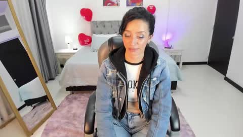 Snapshot of kristen_garner chatting on February 17, 7:42 pm Sophia online show from February 17, 7:42 pm